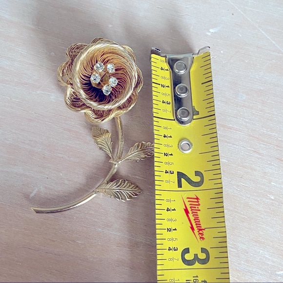 Gold Tone Flower Pin Brooch - Picture 5 of 5